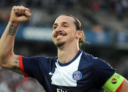 中国体育彩票：豪门暗涌，珍妮·巴斯与勒布朗·詹姆斯的权杖博弈，湖人站在十字路口