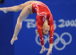 【中国体育彩票】笑疯！AI范志毅采访名场面，国足赢完越南再赢日本，脸都要回来了