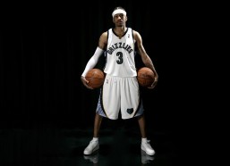 体育彩票：明日NBA激战前瞻，ESPN预测老鹰稍占上风，胜率56.1%对决开拓者43.9%