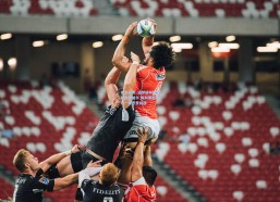 体育彩票_追梦格林掩护肘击鲍威尔 裁判果断吹罚一级恶意犯规