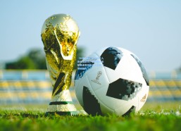 【中国体彩】新任掌舵人亮相伯纳乌，解析皇马主帅更迭背后的战术革新与领袖魅力