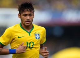 中国体育彩票|西超杯巅峰对决，巴萨铁蹄踏火志在卫冕，毕巴铁血防线死守定位球生死战