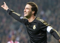 体育彩票_U15国足激战中国香港U15，盛宸熙头球破门，首球引爆青春对决